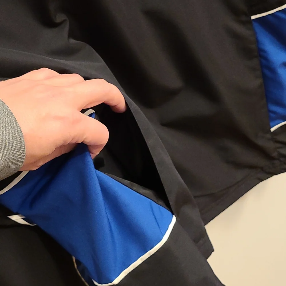 Pistons V-neck Windshirt - Picture 7 of 10